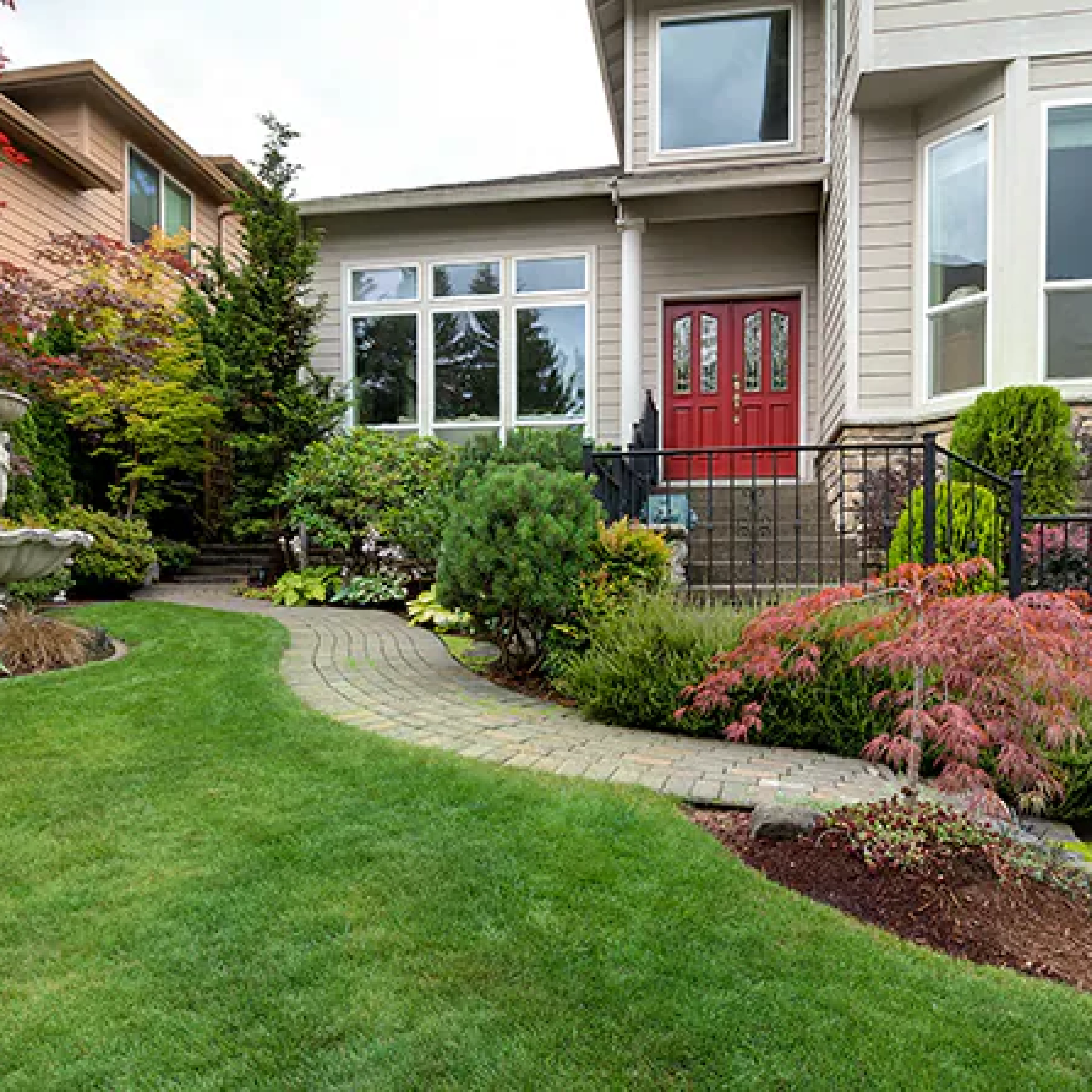 12 front yard landscaping ideas hero